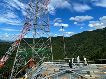 鉄塔組立工事の画像
